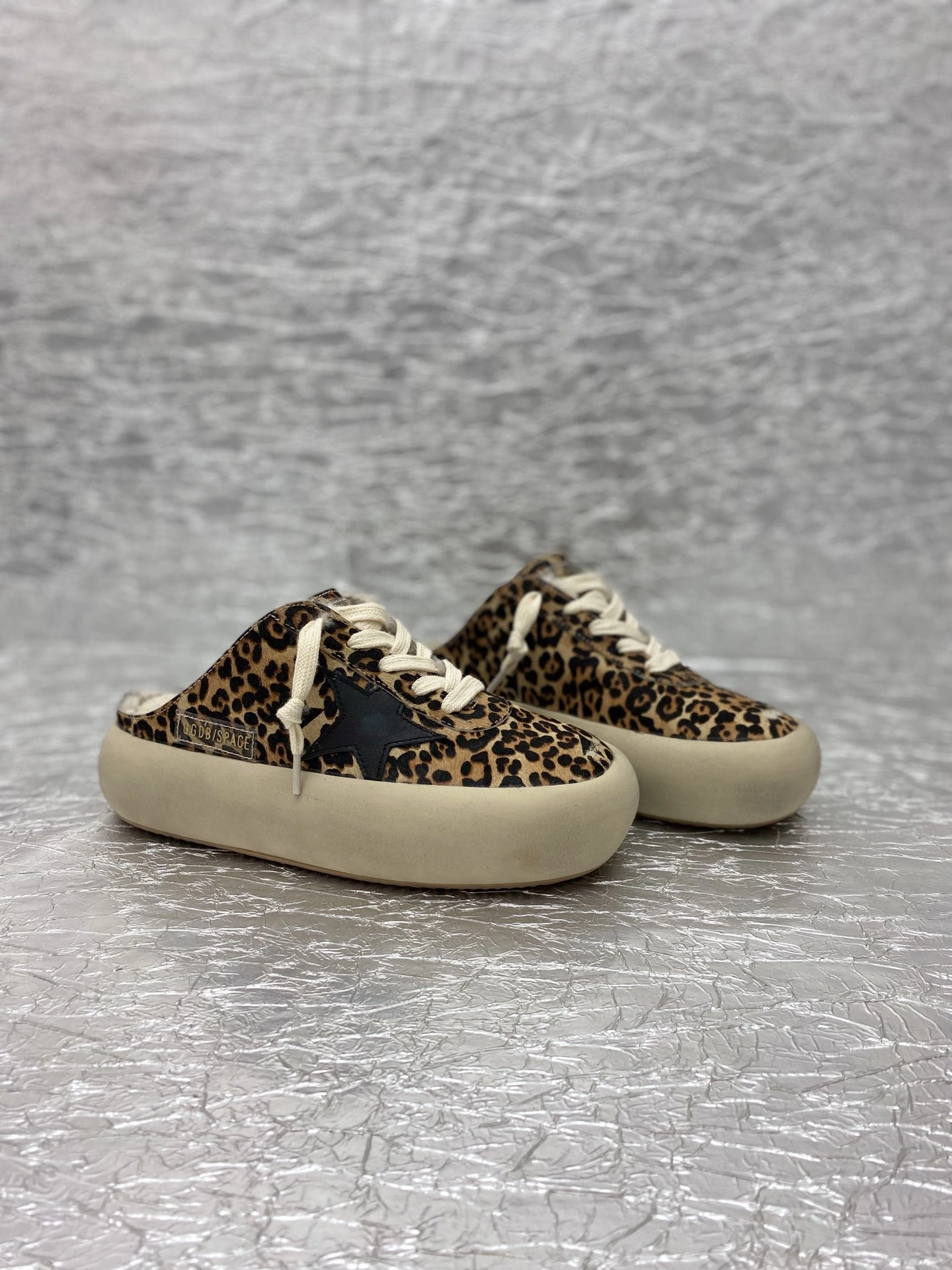OOBB-- 6642 GWF00349.F003000.81472 Space cowhide item:E-X362J2909T